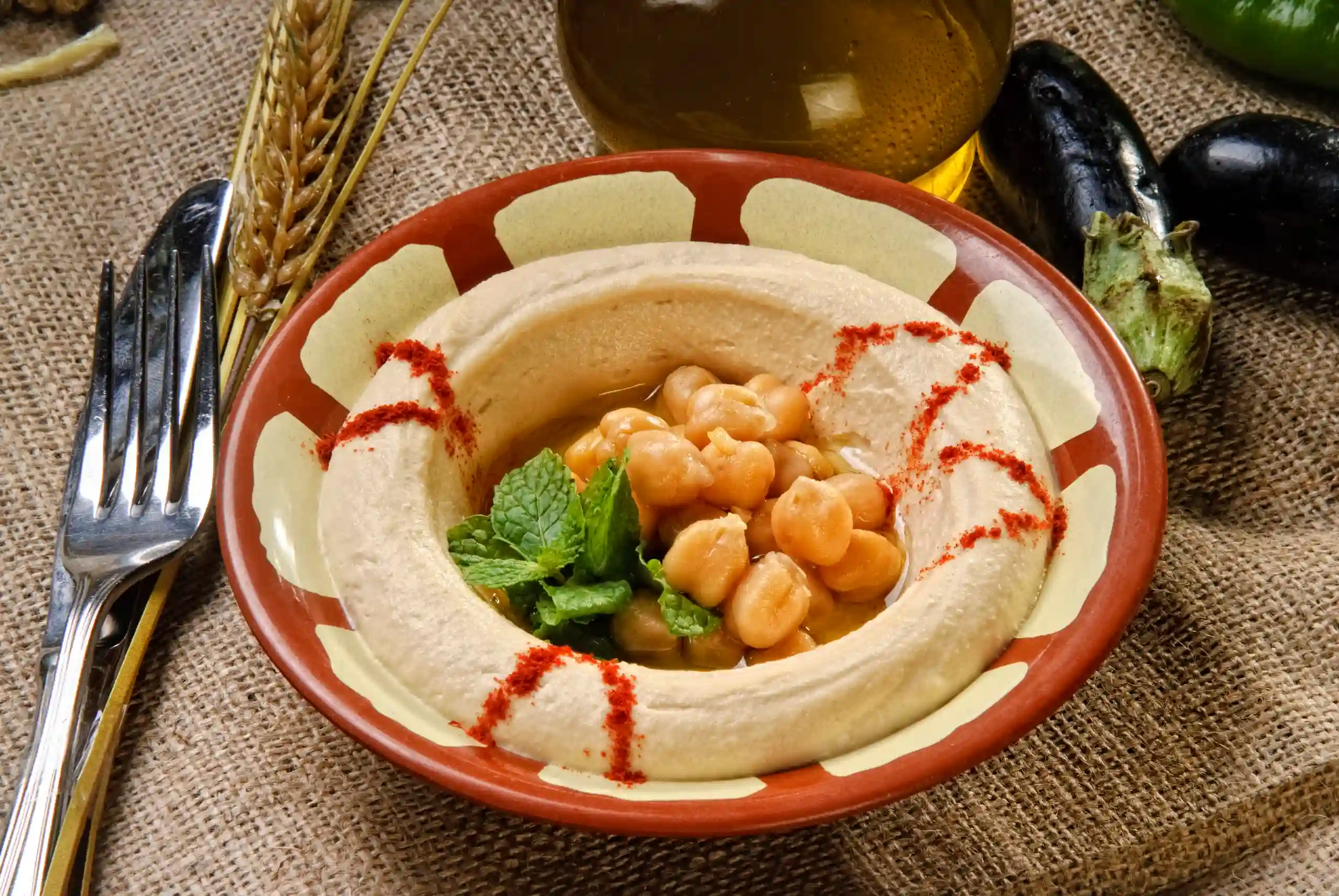 plate-arabic-traditional-hummus-with-peas-grains (Custom)